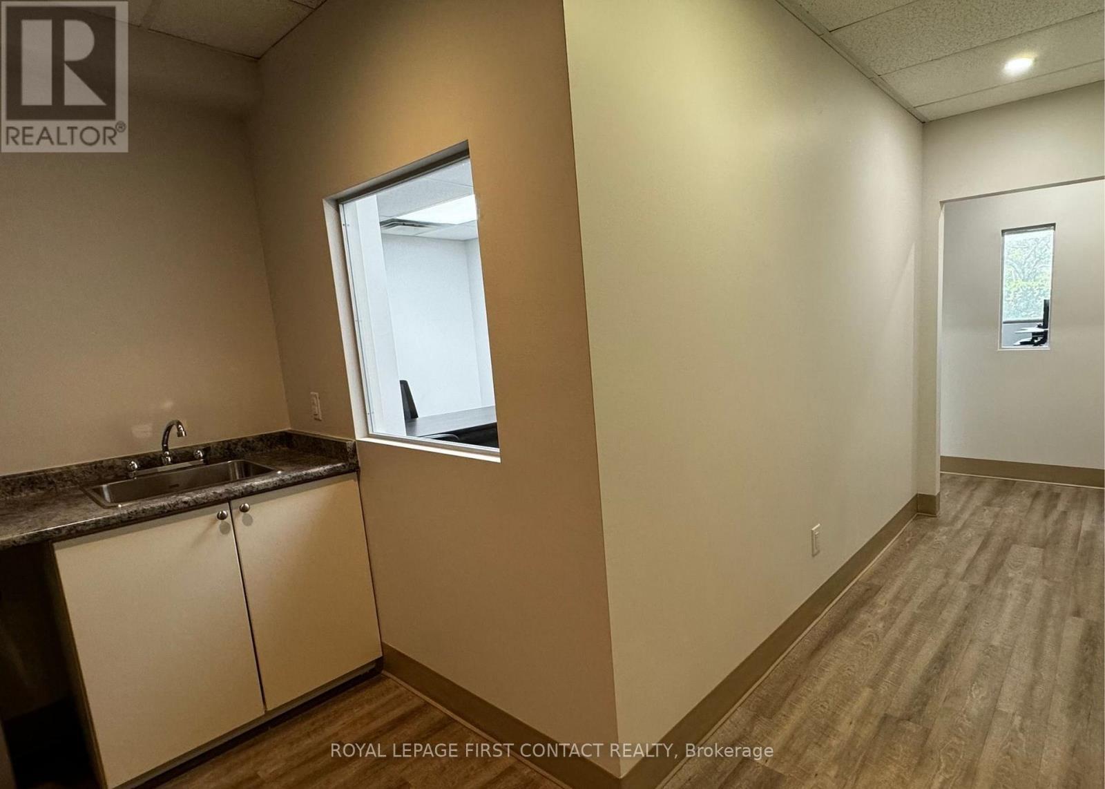 












005 - 125 BELL FARM ROAD

,
Barrie,




Ontario
L4M6L2

