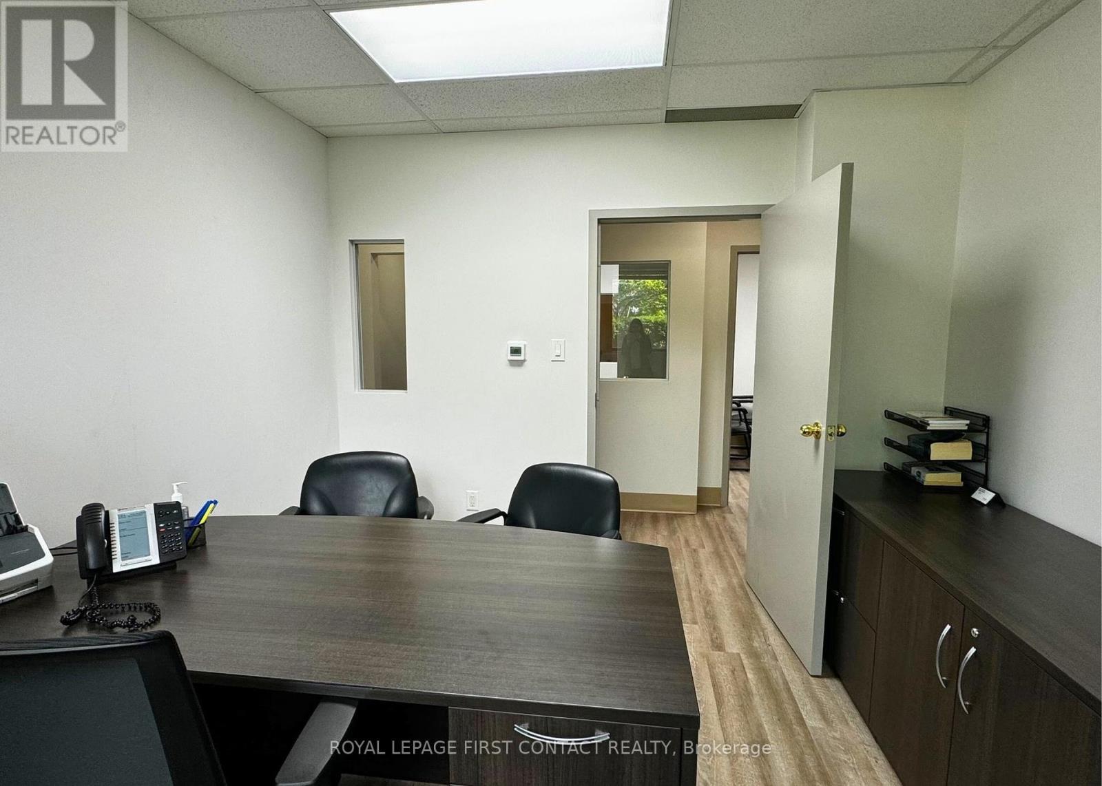 












005 - 125 BELL FARM ROAD

,
Barrie,




Ontario
L4M6L2

