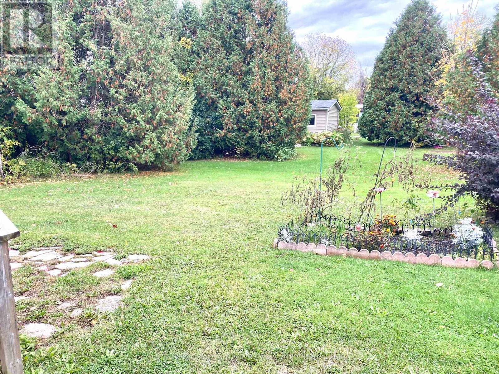 












15 SADDLE AVENUE

,
Rideau Lakes,




Ontario
K7A4S5

