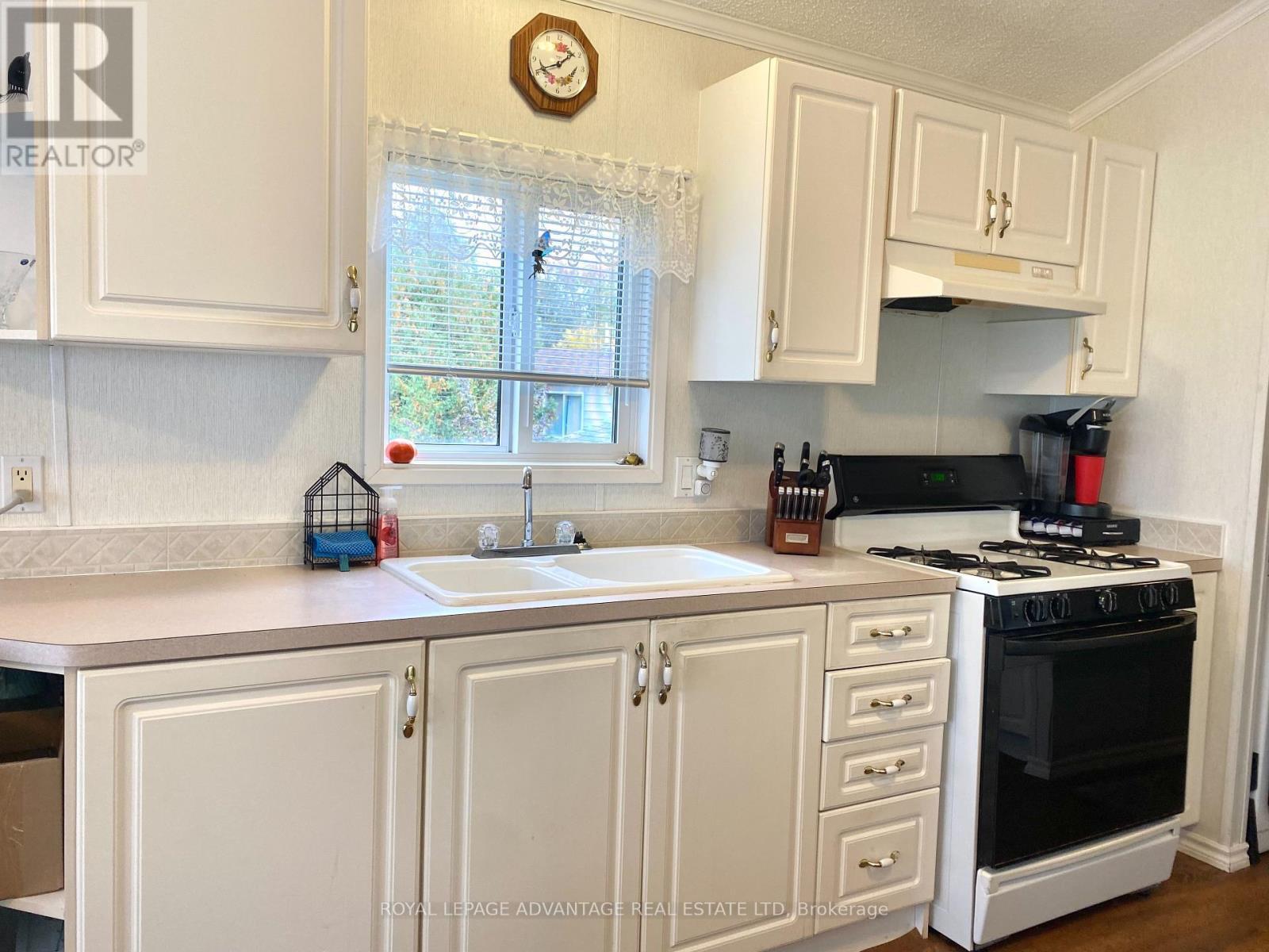 












15 SADDLE AVENUE

,
Rideau Lakes,




Ontario
K7A4S5

