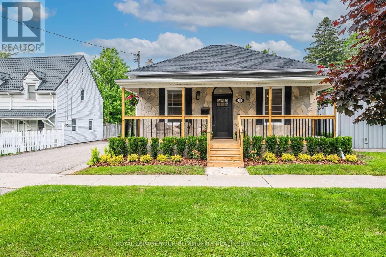 












29 WELLS STREET

,
Aurora,




Ontario
L4G1S8

