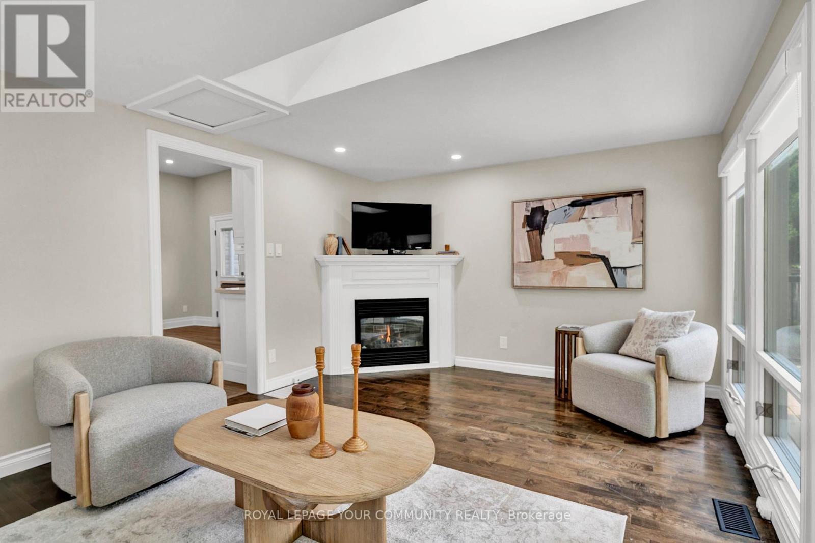 












29 WELLS STREET

,
Aurora,




Ontario
L4G1S8

