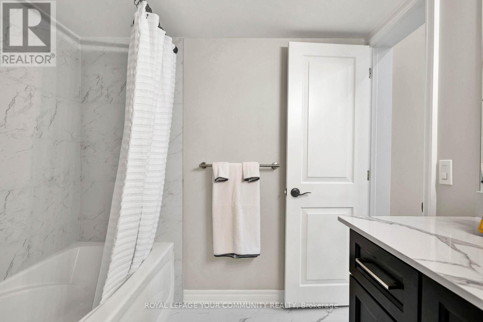 












29 WELLS STREET

,
Aurora,




Ontario
L4G1S8

