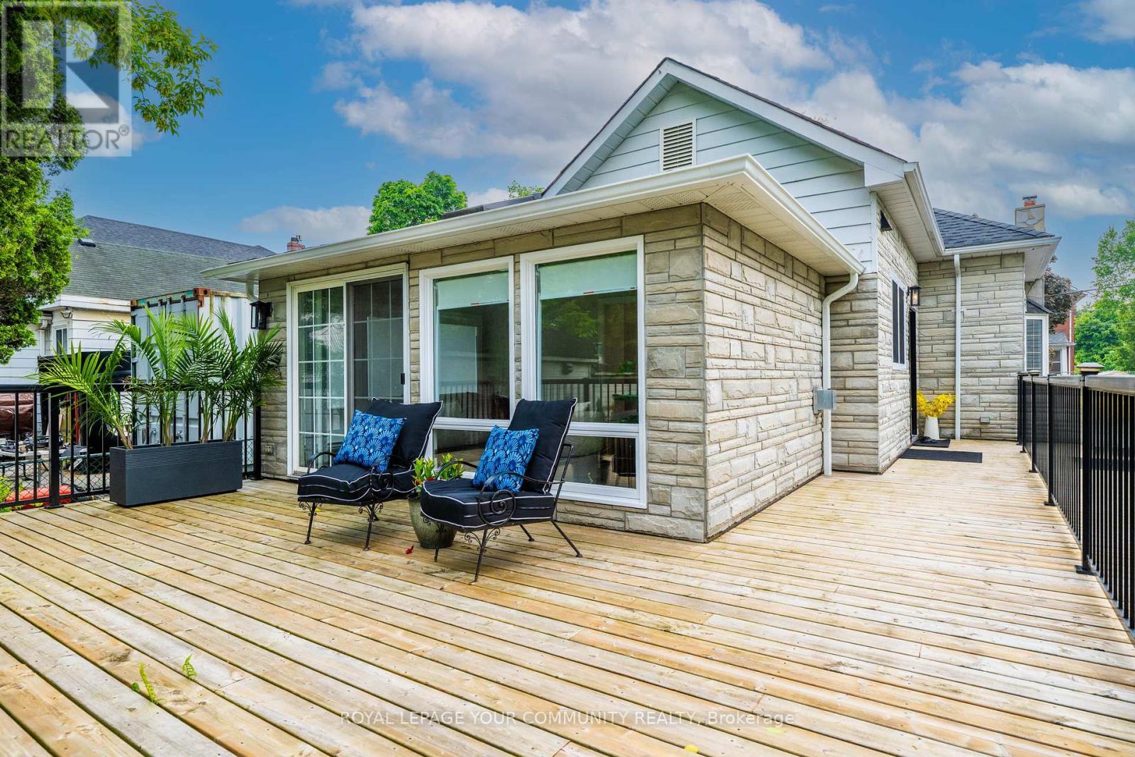 












29 WELLS STREET

,
Aurora,




Ontario
L4G1S8

