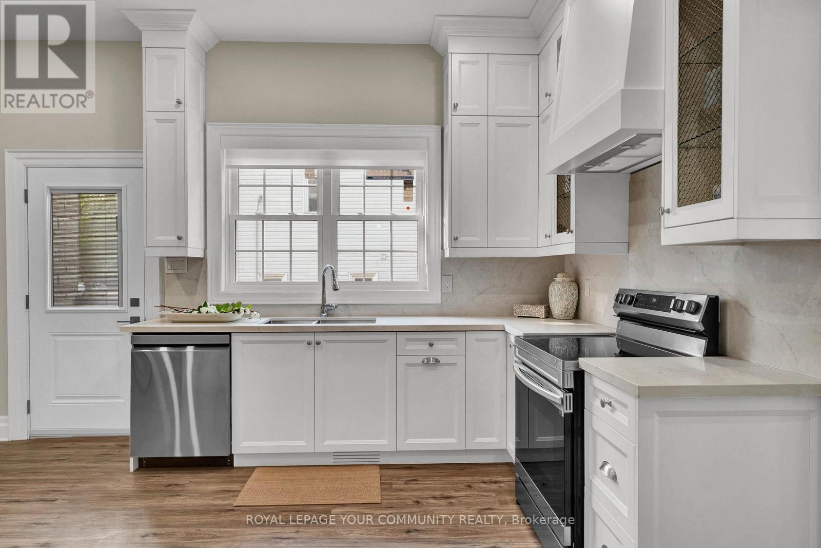 












29 WELLS STREET

,
Aurora,




Ontario
L4G1S8

