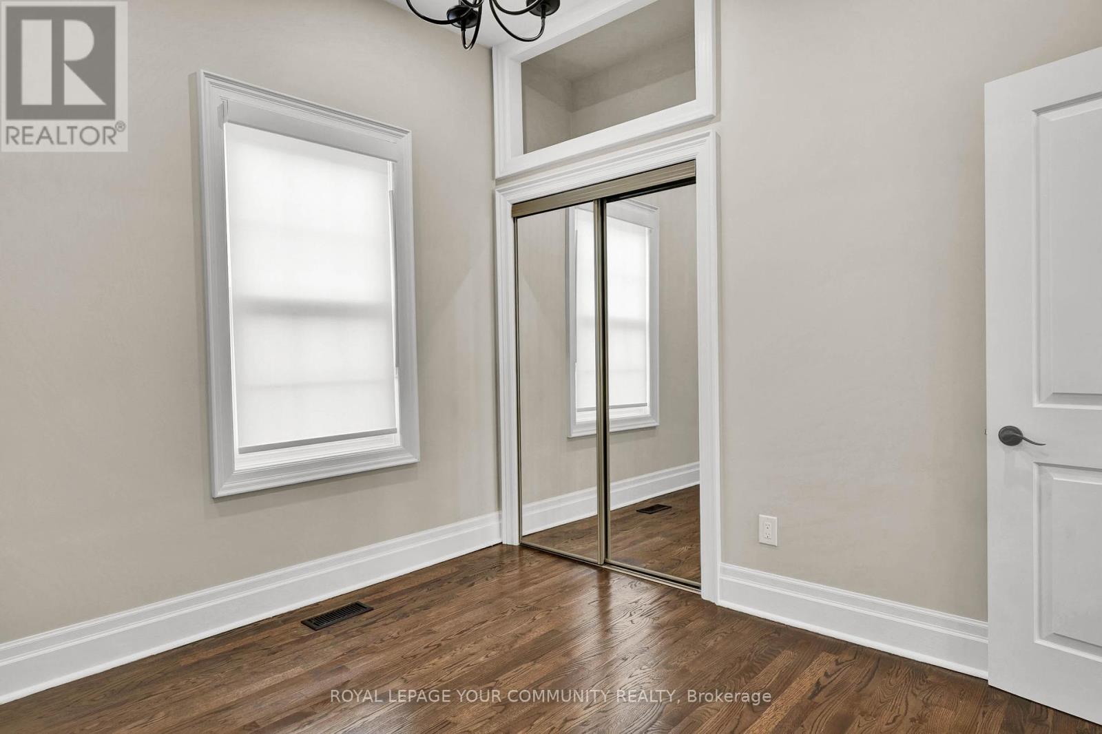 












29 WELLS STREET

,
Aurora,




Ontario
L4G1S8

