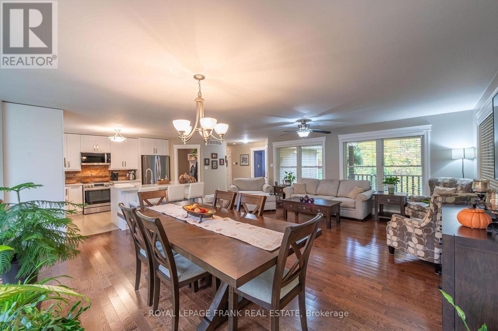 












25 LAKELAND AVENUE

,
Trent Lakes,




Ontario
K0L1J0

