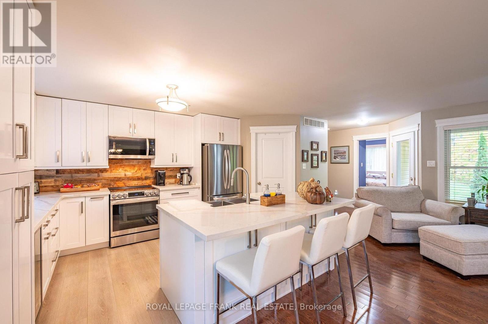 












25 LAKELAND AVENUE

,
Trent Lakes,




Ontario
K0L1J0

