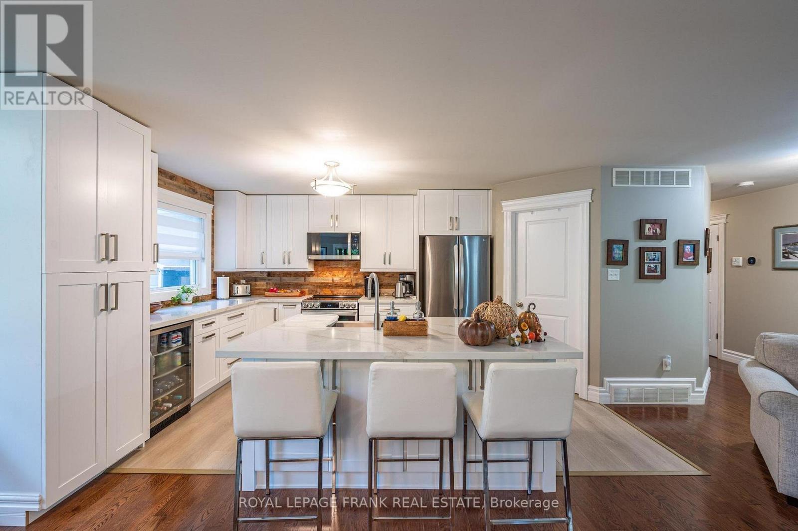 












25 LAKELAND AVENUE

,
Trent Lakes,




Ontario
K0L1J0

