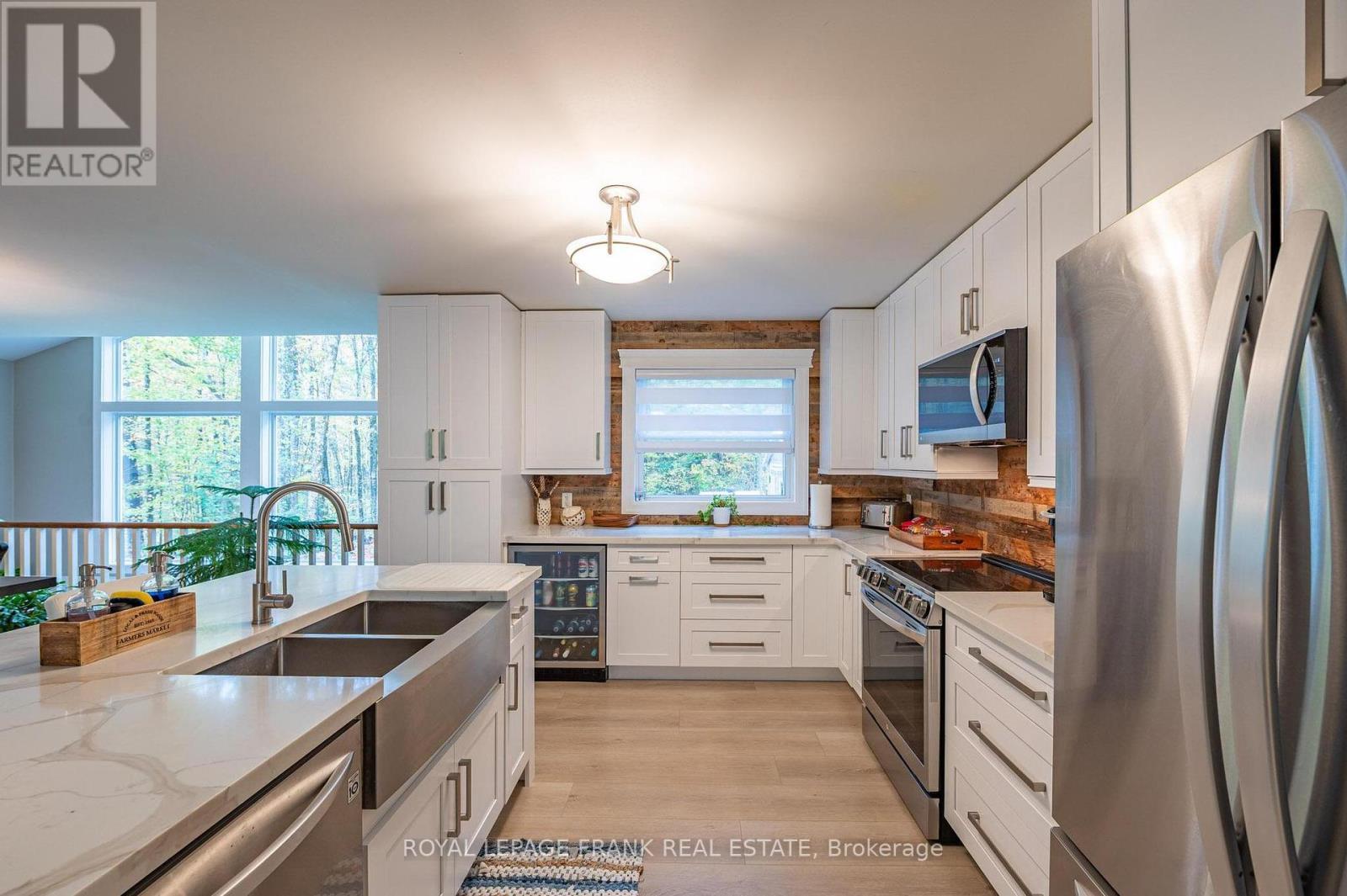 












25 LAKELAND AVENUE

,
Trent Lakes,




Ontario
K0L1J0

