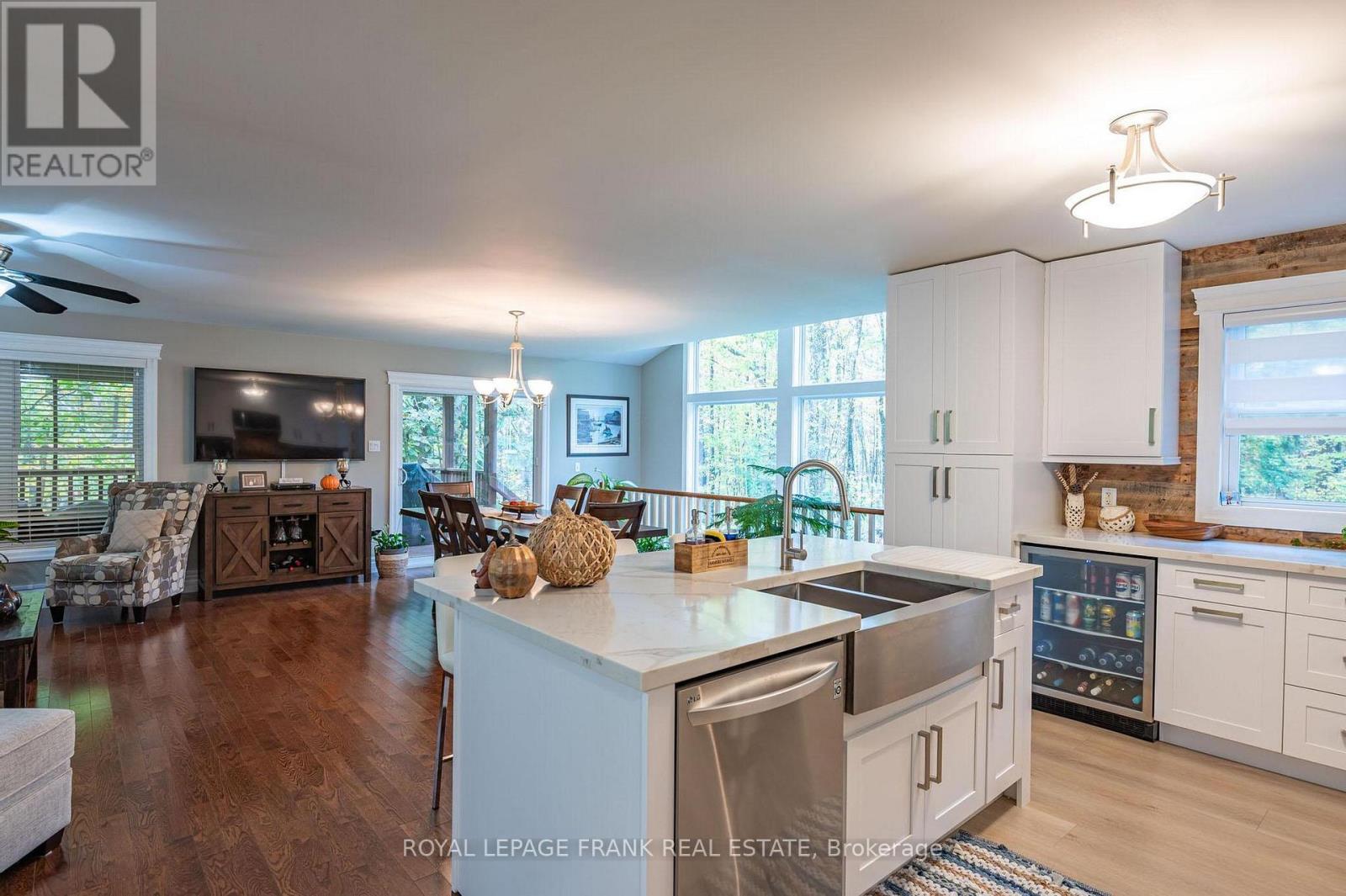 












25 LAKELAND AVENUE

,
Trent Lakes,




Ontario
K0L1J0

