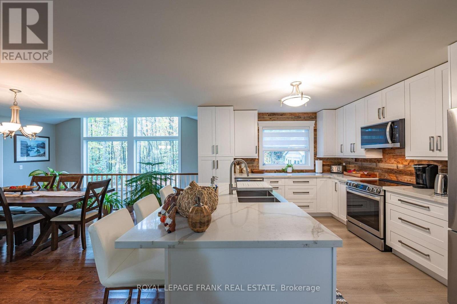 












25 LAKELAND AVENUE

,
Trent Lakes,




Ontario
K0L1J0

