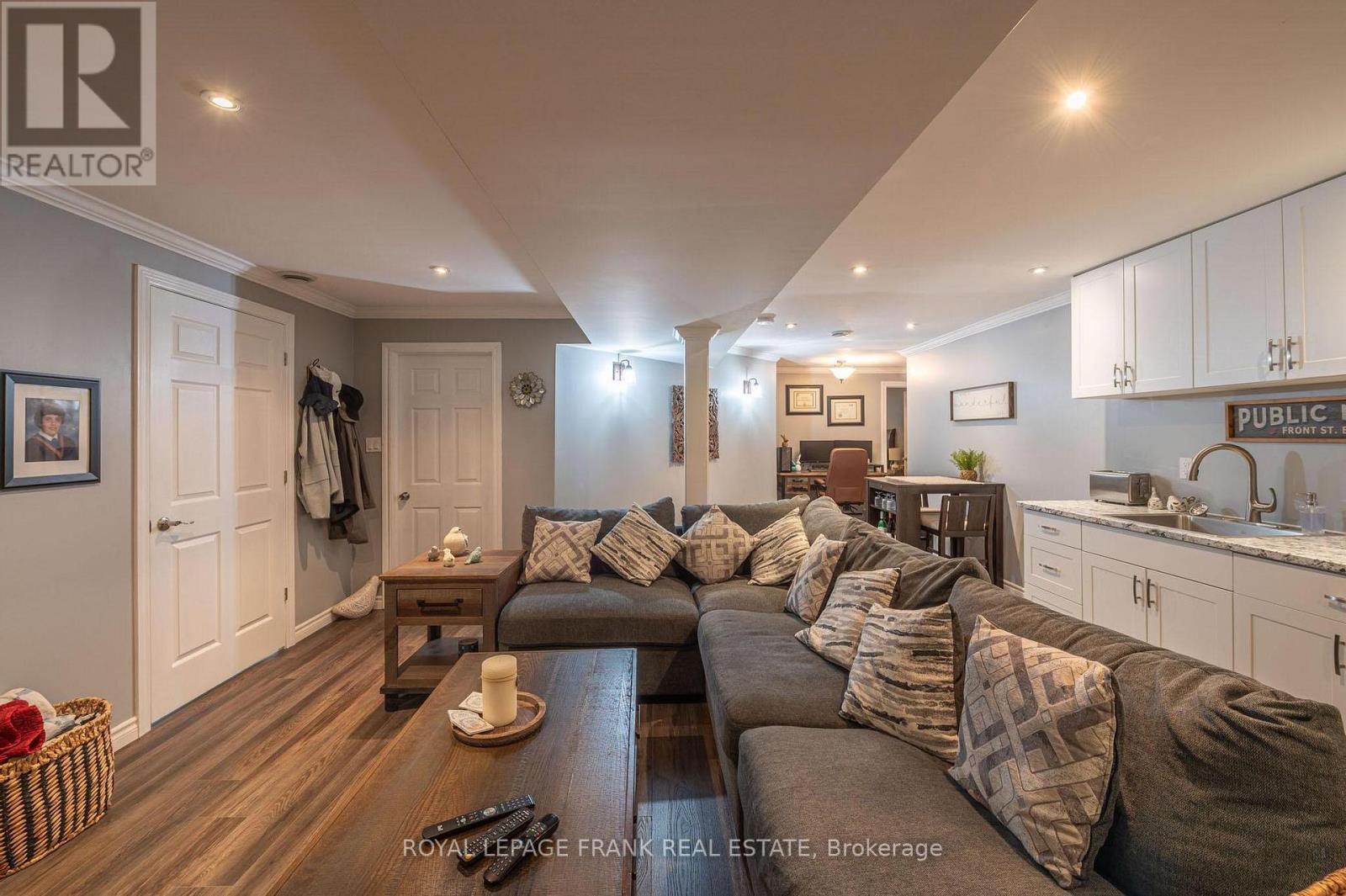 












25 LAKELAND AVENUE

,
Trent Lakes,




Ontario
K0L1J0

