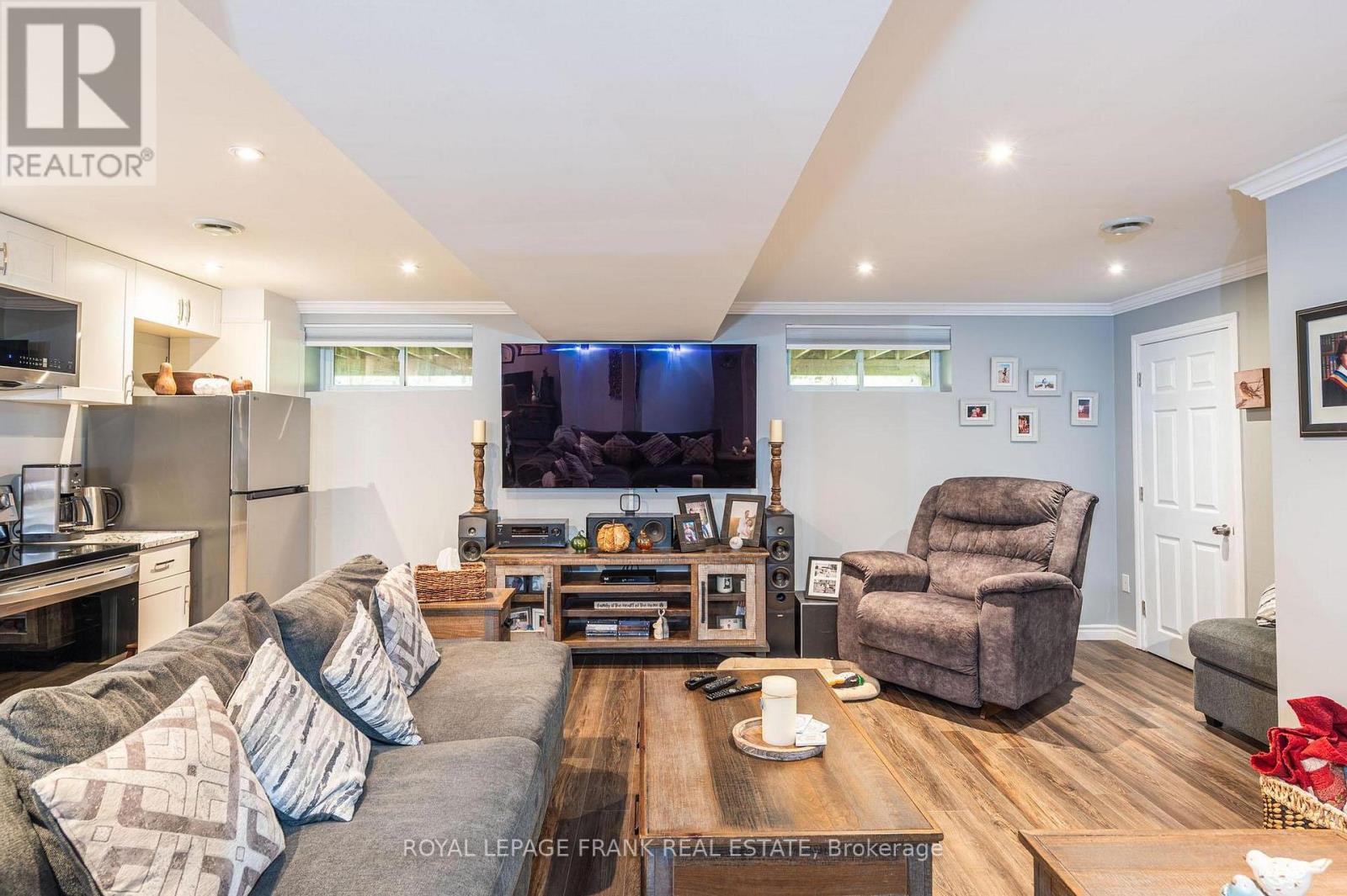 












25 LAKELAND AVENUE

,
Trent Lakes,




Ontario
K0L1J0

