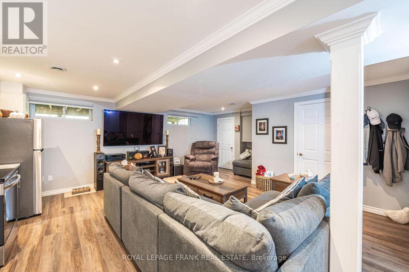 












25 LAKELAND AVENUE

,
Trent Lakes,




Ontario
K0L1J0

