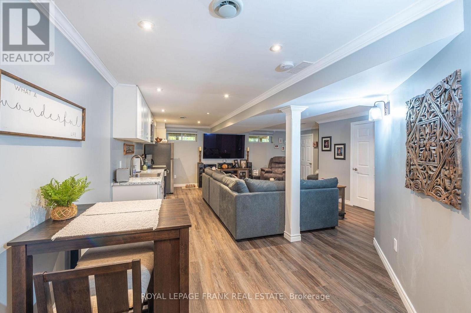 












25 LAKELAND AVENUE

,
Trent Lakes,




Ontario
K0L1J0

