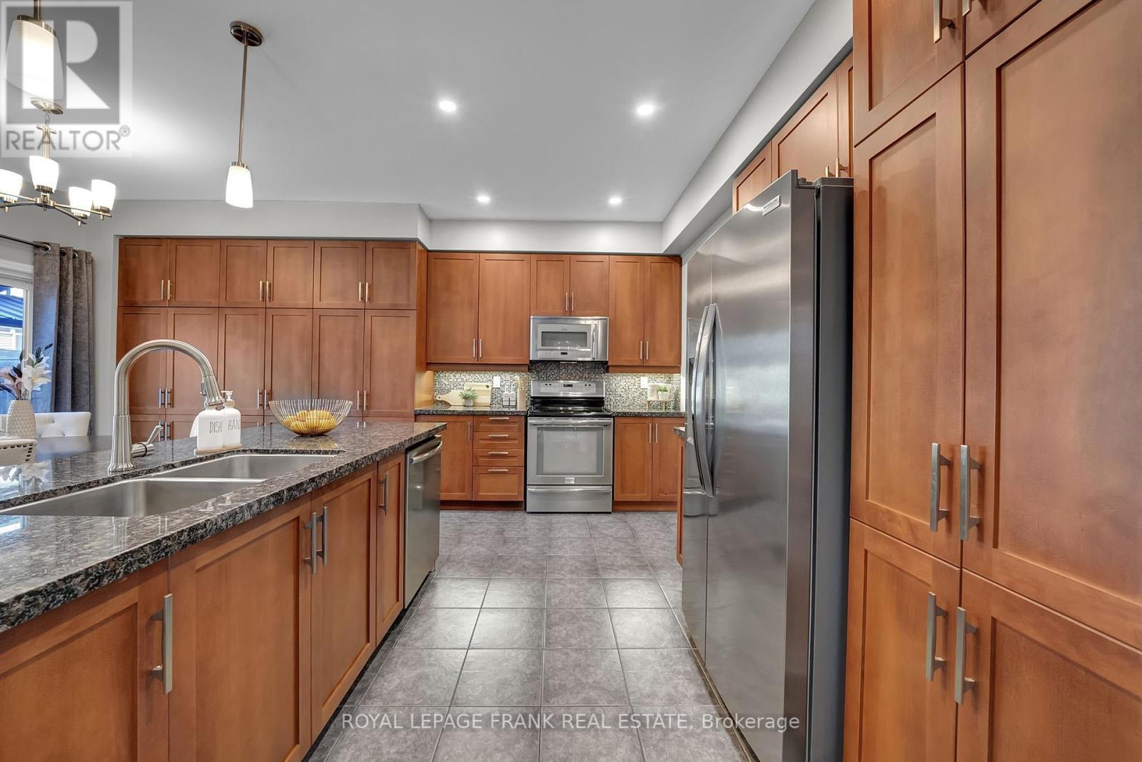 












146 BUTTONSHAW STREET

,
Clarington (Bowmanville),




Ontario
L1C0J7

