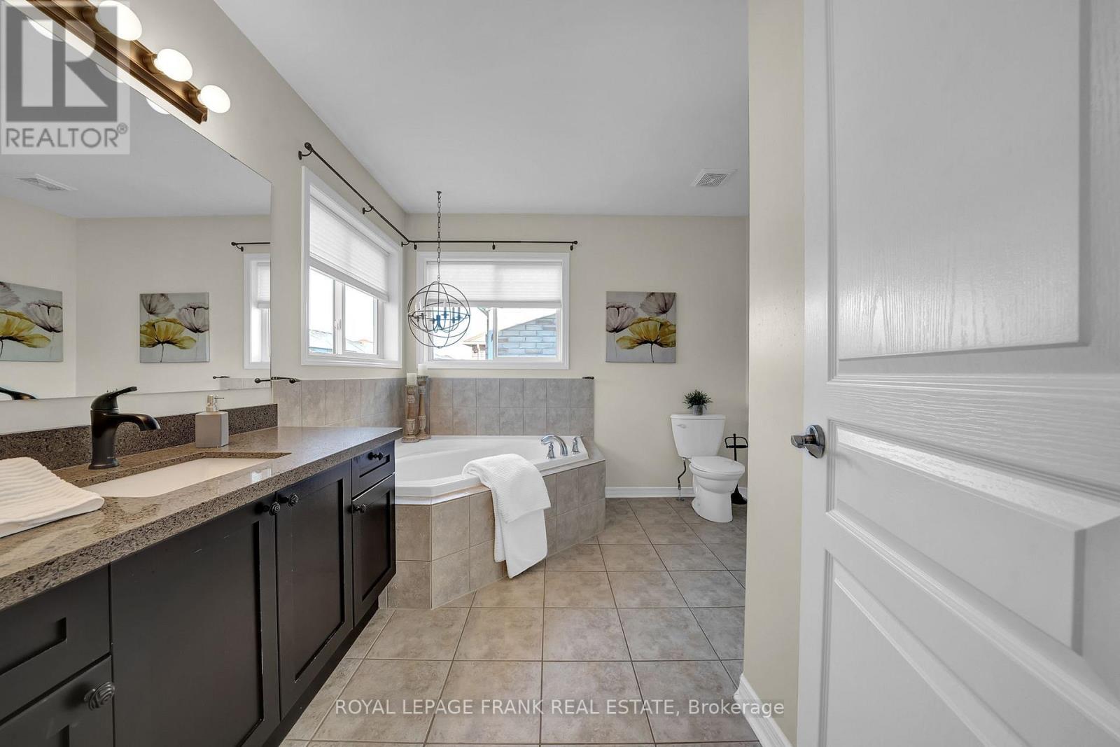 












146 BUTTONSHAW STREET

,
Clarington (Bowmanville),




Ontario
L1C0J7

