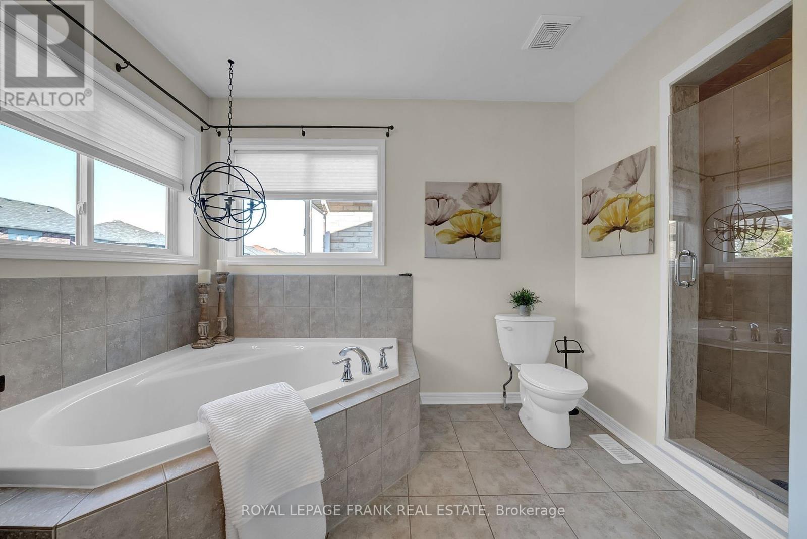 












146 BUTTONSHAW STREET

,
Clarington (Bowmanville),




Ontario
L1C0J7

