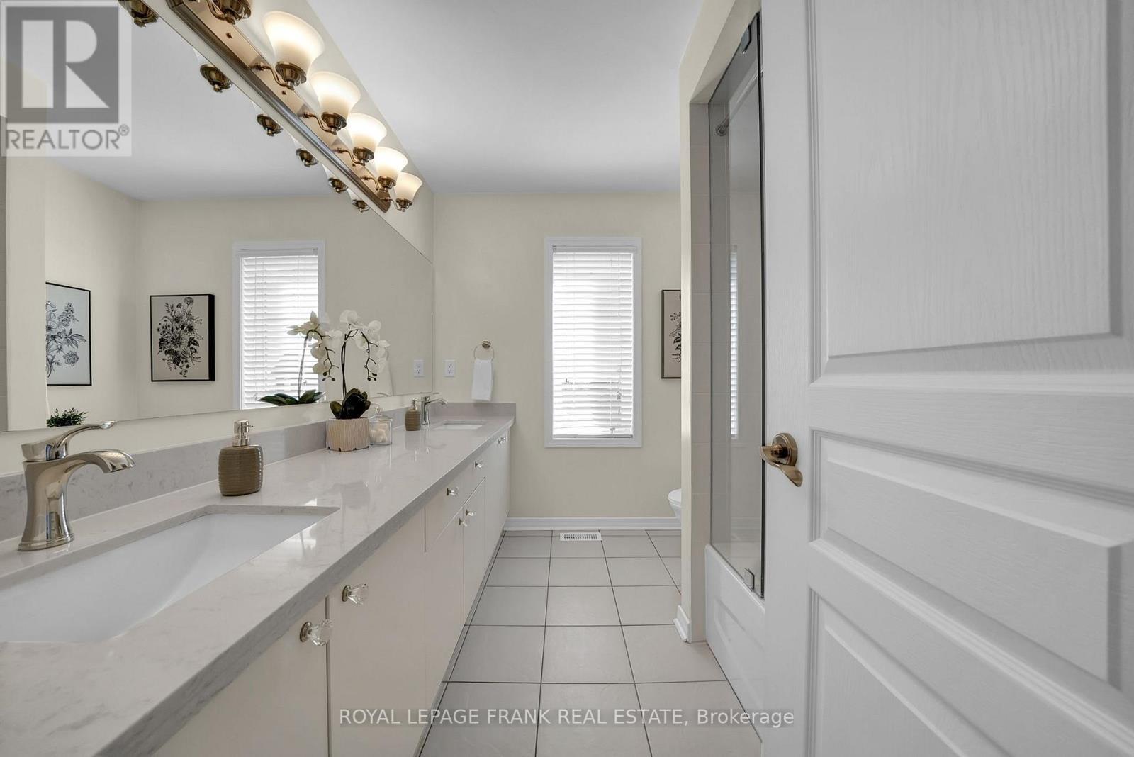 












146 BUTTONSHAW STREET

,
Clarington (Bowmanville),




Ontario
L1C0J7

