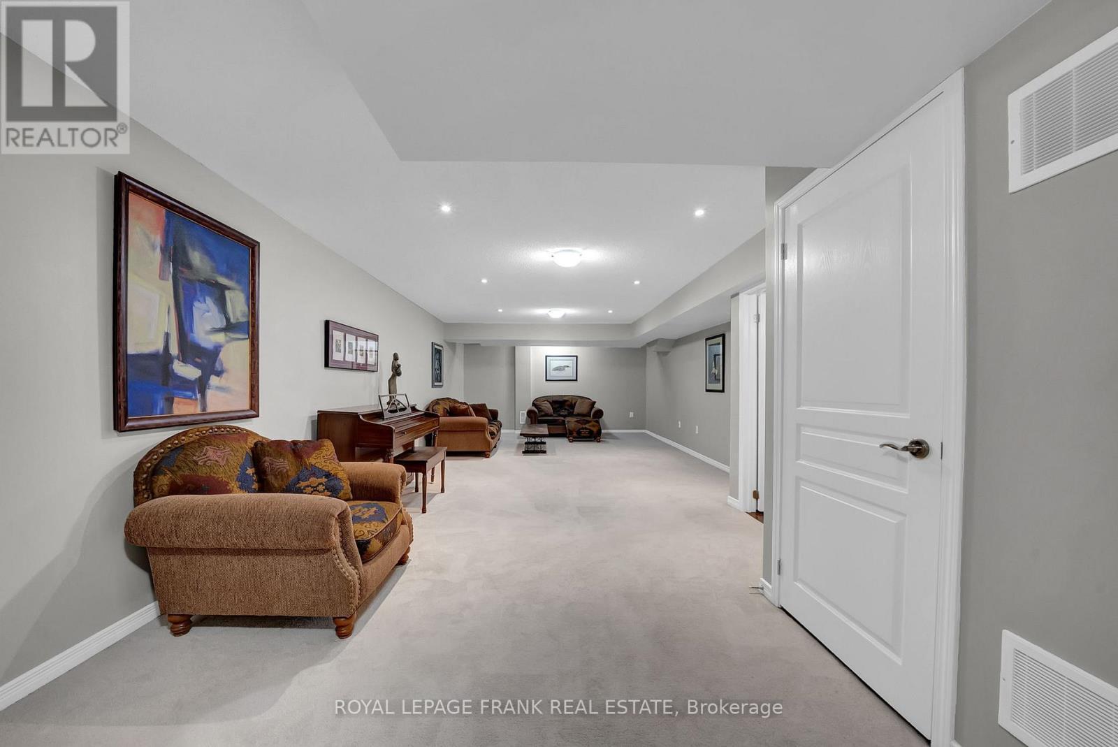 












146 BUTTONSHAW STREET

,
Clarington (Bowmanville),




Ontario
L1C0J7

