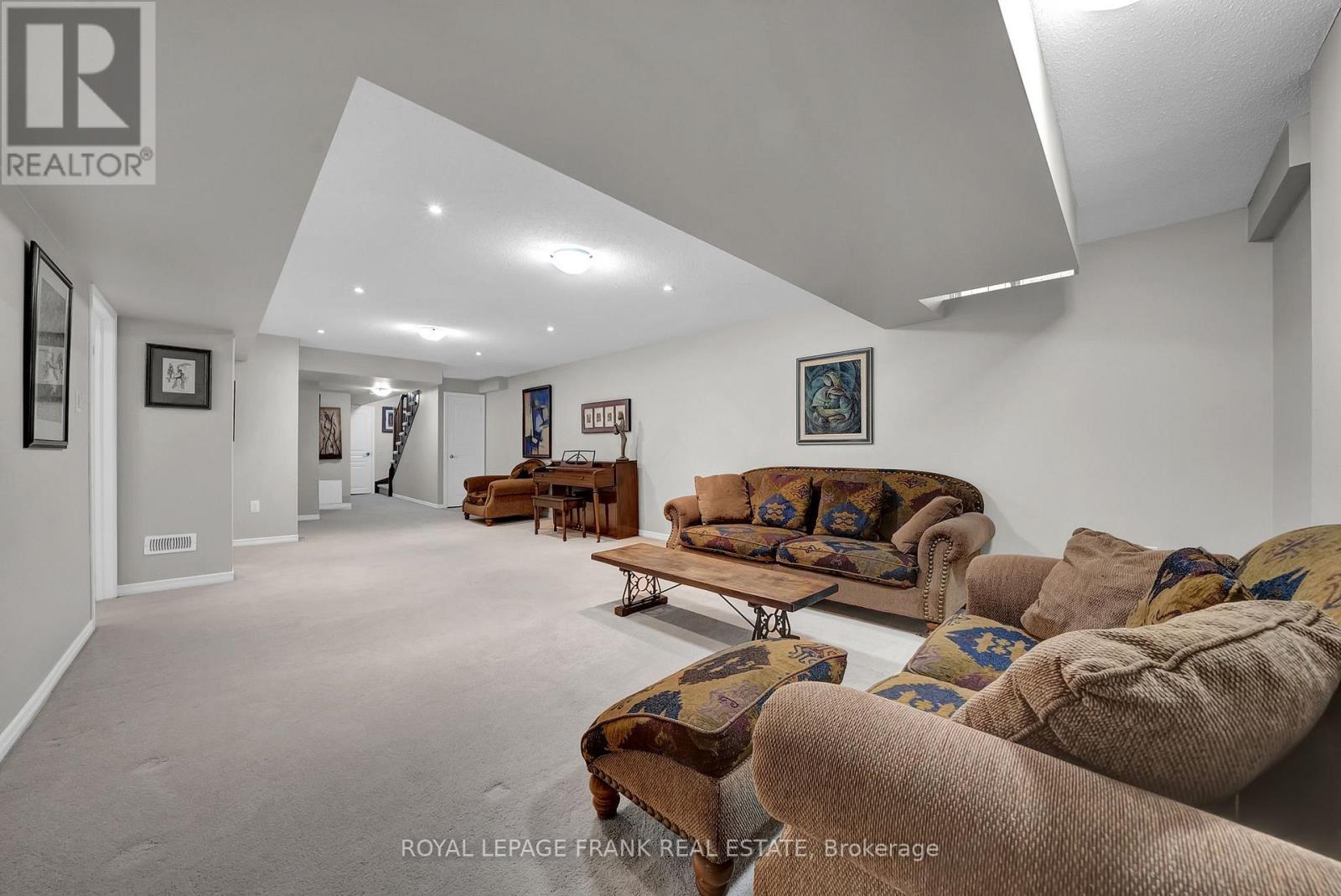 












146 BUTTONSHAW STREET

,
Clarington (Bowmanville),




Ontario
L1C0J7

