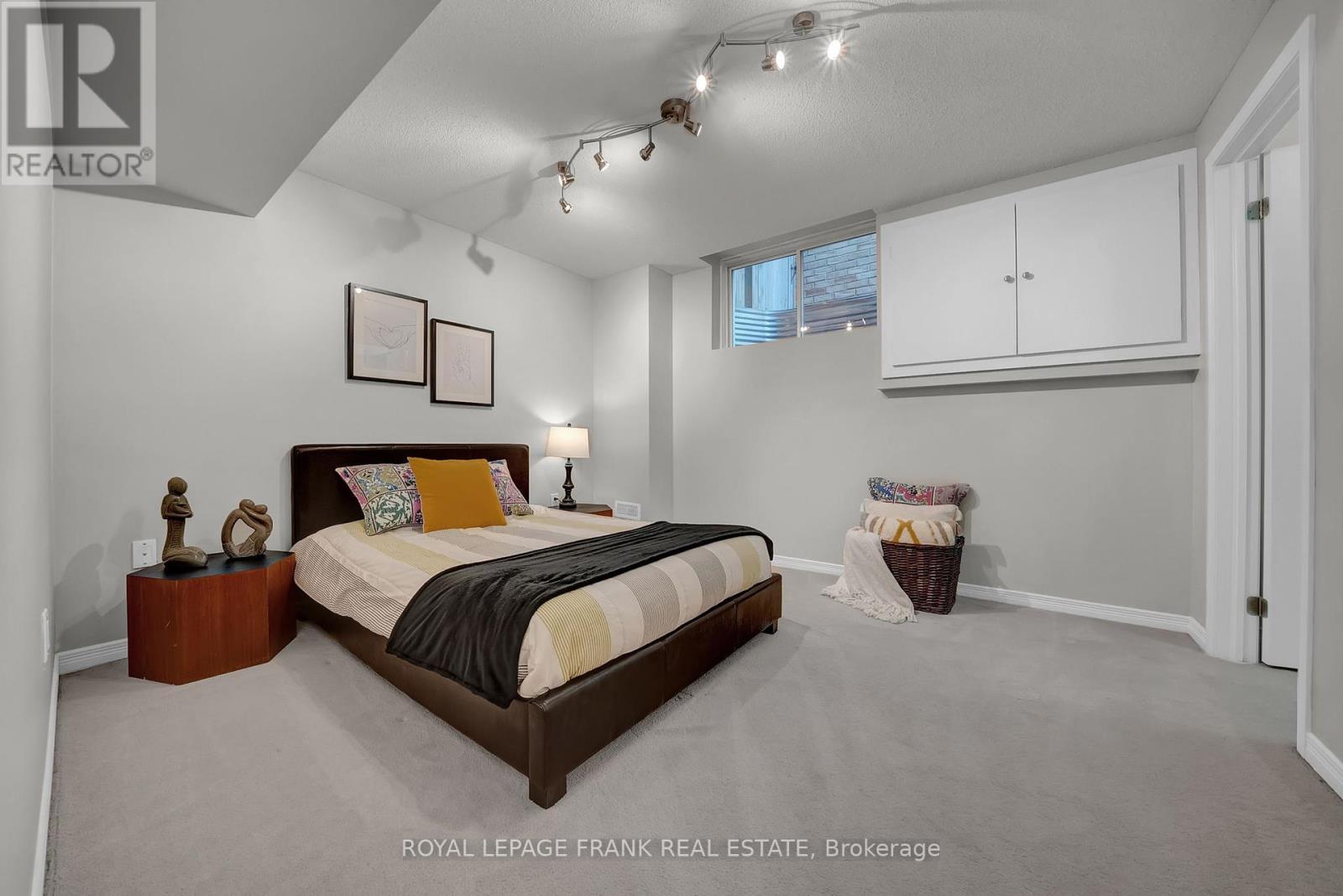 












146 BUTTONSHAW STREET

,
Clarington (Bowmanville),




Ontario
L1C0J7


