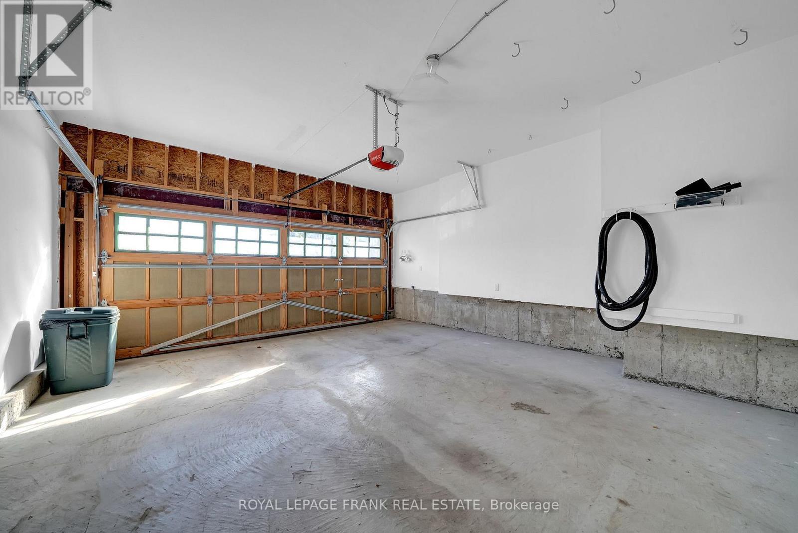 












146 BUTTONSHAW STREET

,
Clarington (Bowmanville),




Ontario
L1C0J7

