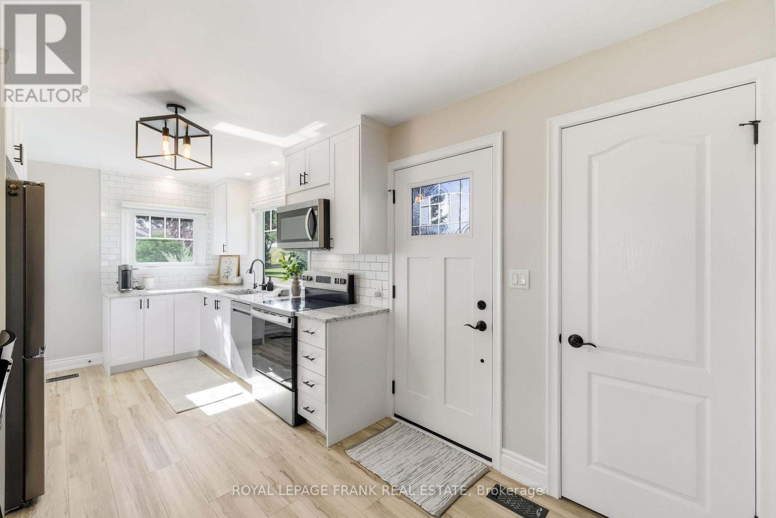 












18975 HWY 12

,
Scugog,




Ontario
L9P1R3

