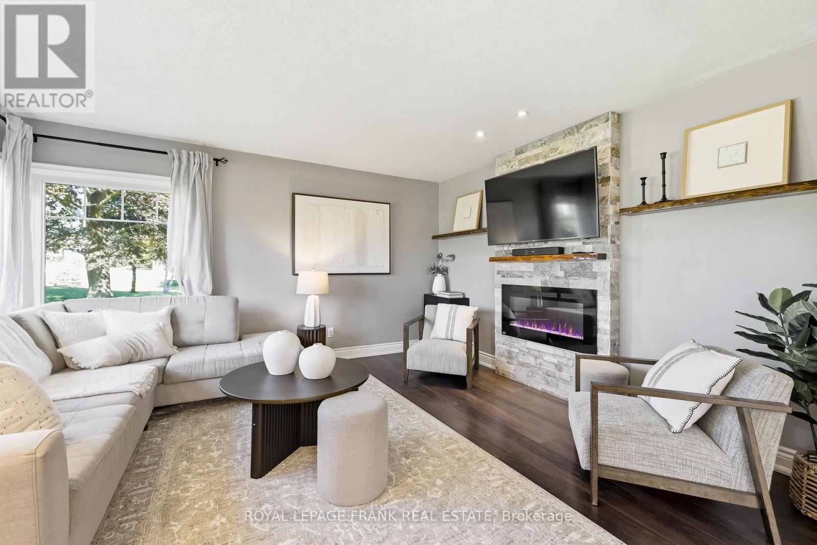 












18975 HWY 12

,
Scugog,




Ontario
L9P1R3

