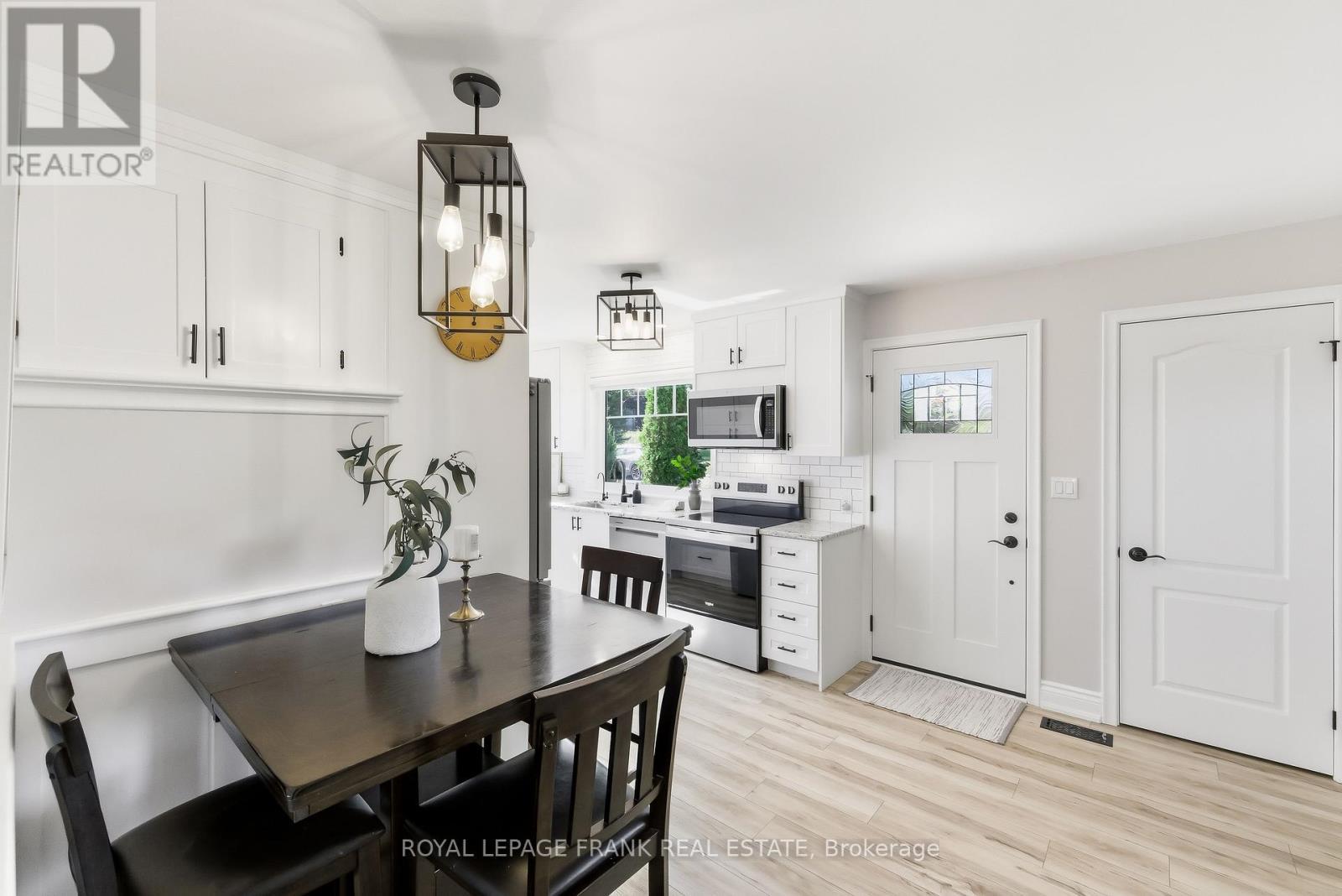 












18975 HWY 12

,
Scugog,




Ontario
L9P1R3

