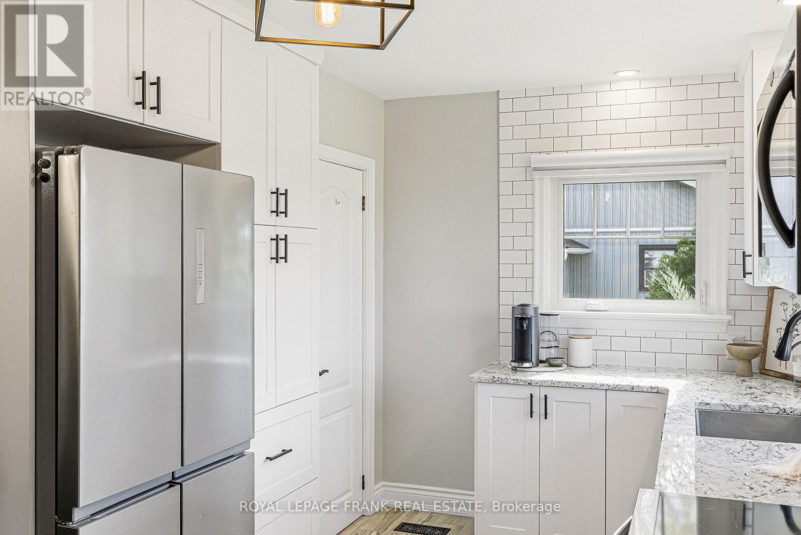 












18975 HWY 12

,
Scugog,




Ontario
L9P1R3

