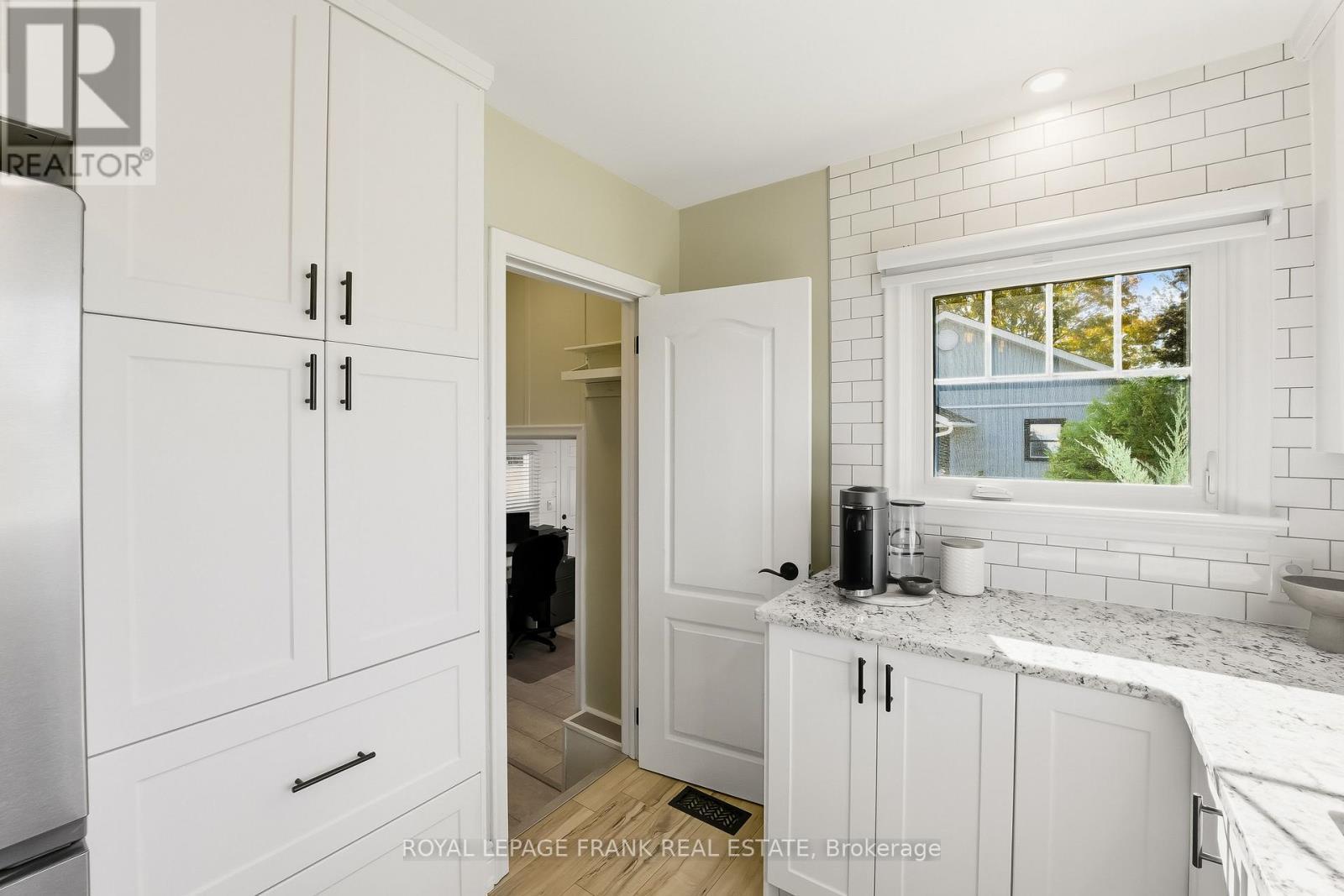 












18975 HWY 12

,
Scugog,




Ontario
L9P1R3

