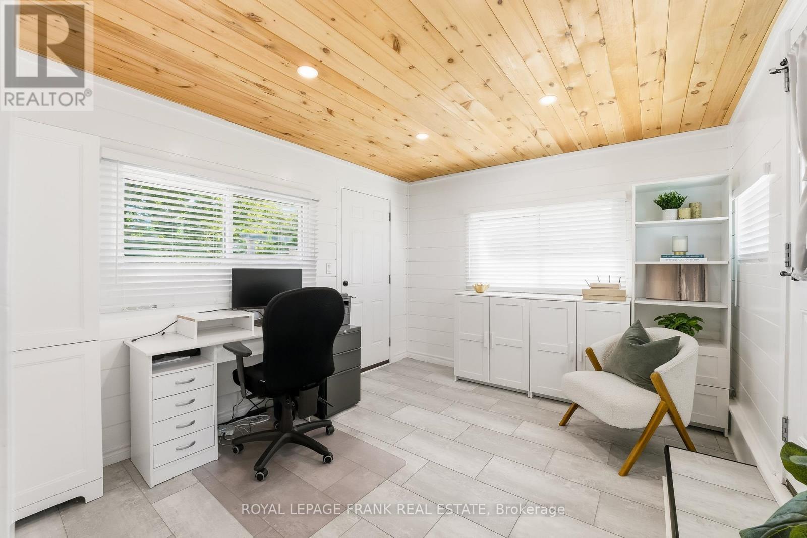 












18975 HWY 12

,
Scugog,




Ontario
L9P1R3

