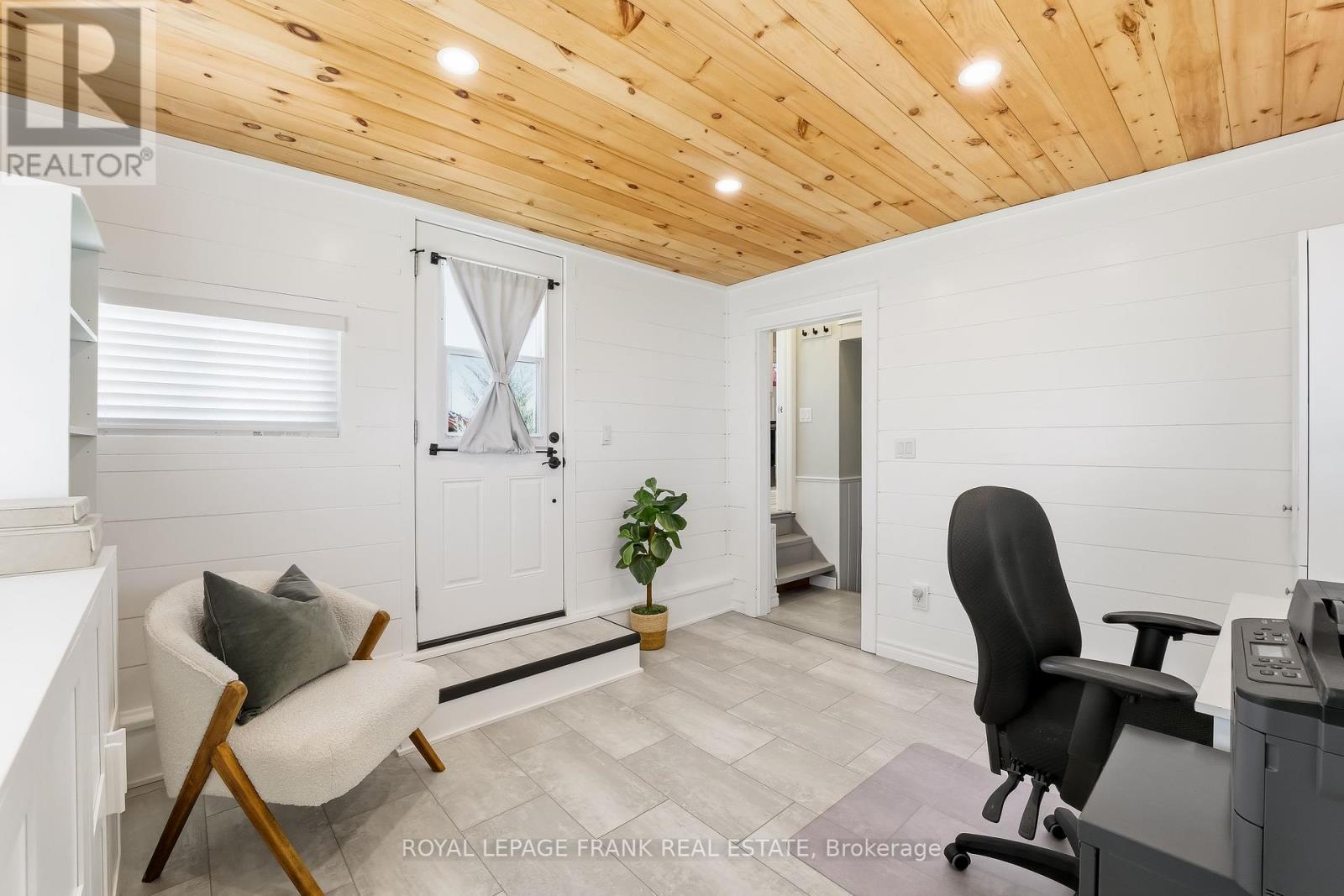 












18975 HWY 12

,
Scugog,




Ontario
L9P1R3

