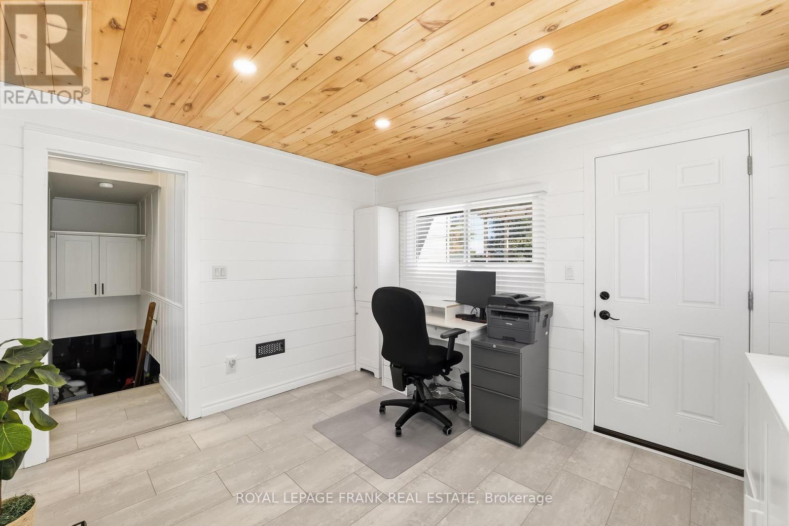 












18975 HWY 12

,
Scugog,




Ontario
L9P1R3

