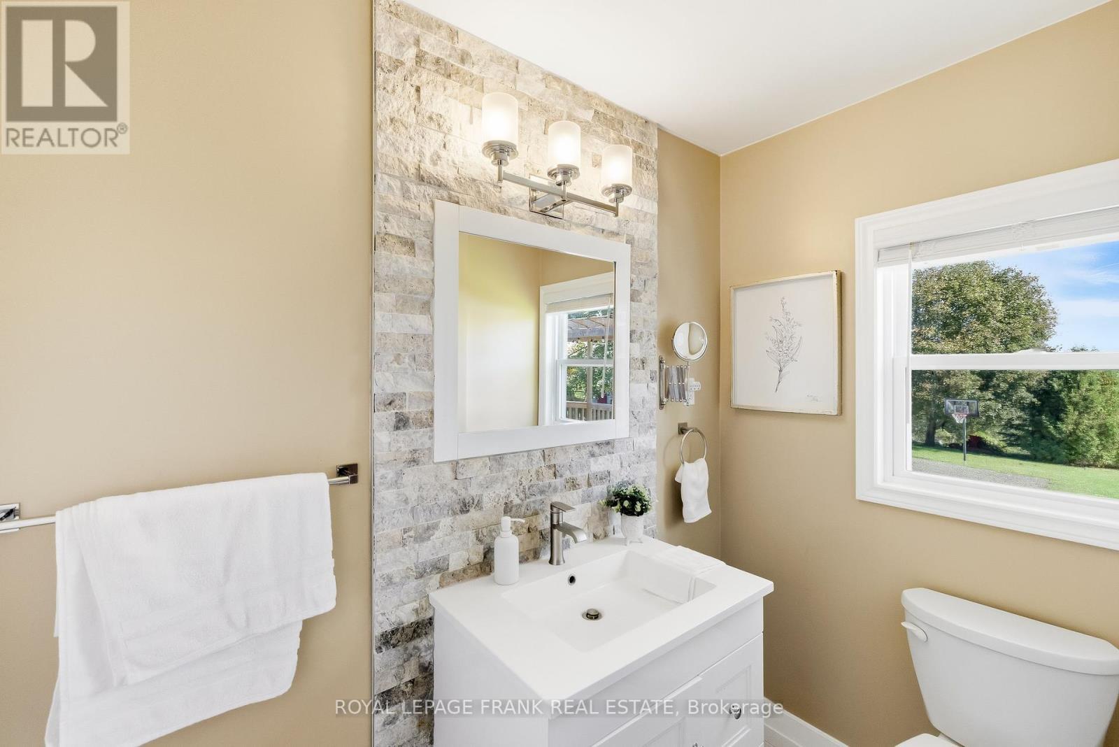 












18975 HWY 12

,
Scugog,




Ontario
L9P1R3

