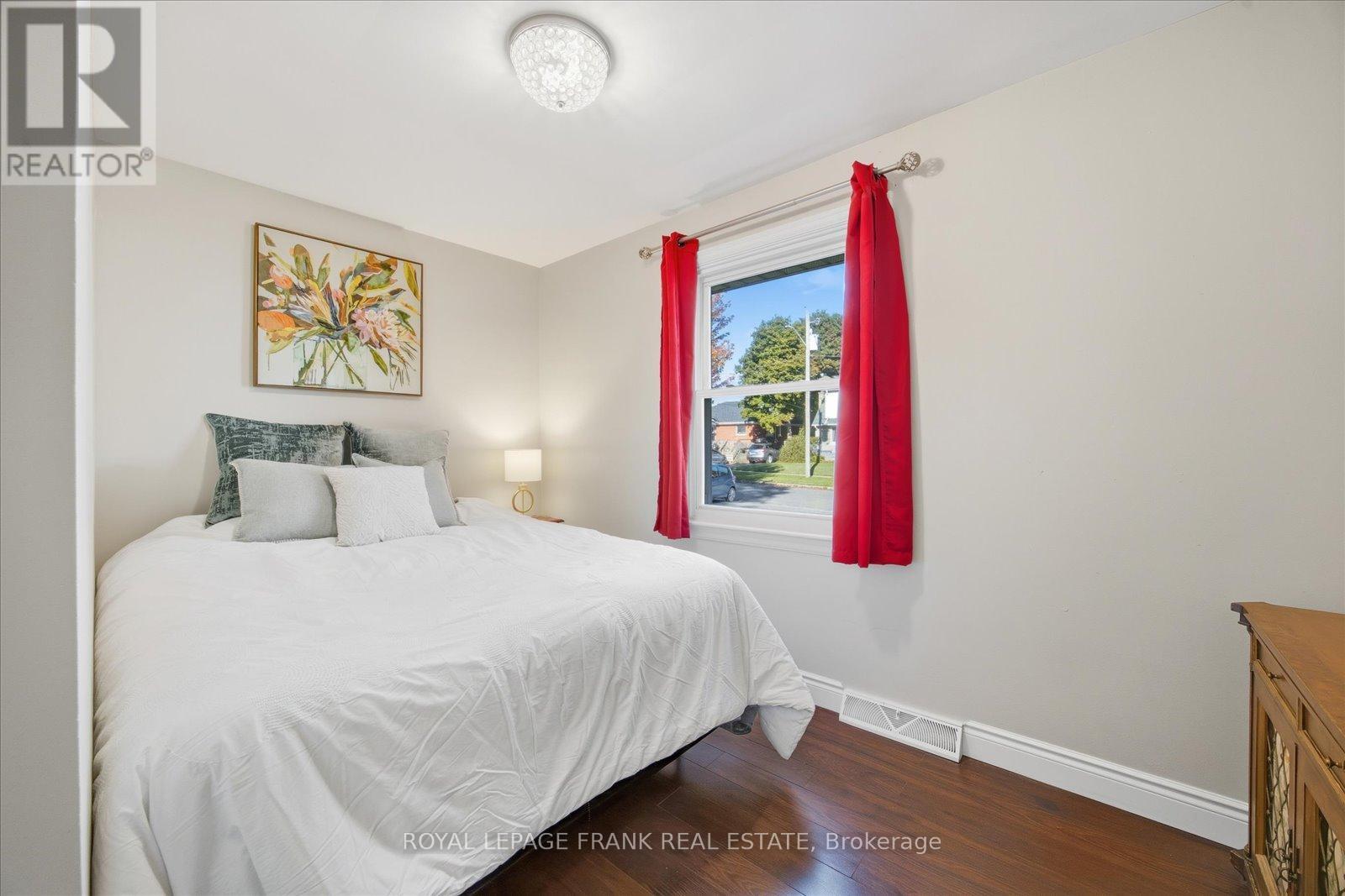 












1186 RAVINE ROAD

,
Oshawa (Lakeview),




Ontario
L1H4E2

