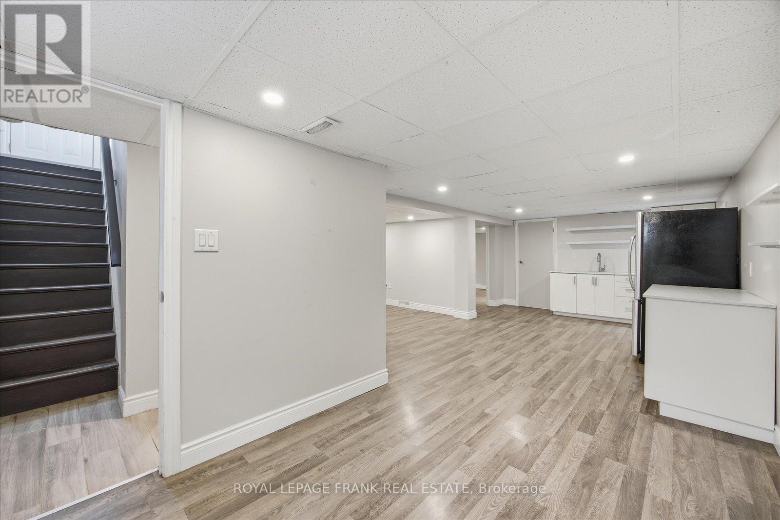 












1186 RAVINE ROAD

,
Oshawa (Lakeview),




Ontario
L1H4E2

