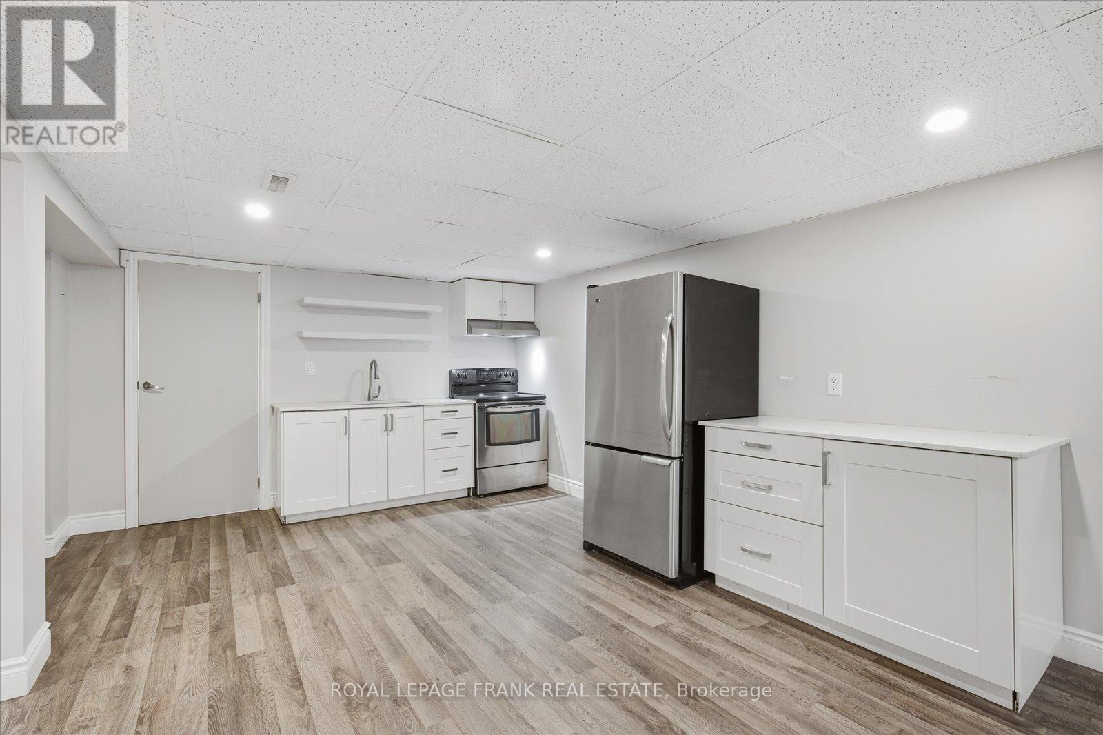 












1186 RAVINE ROAD

,
Oshawa (Lakeview),




Ontario
L1H4E2

