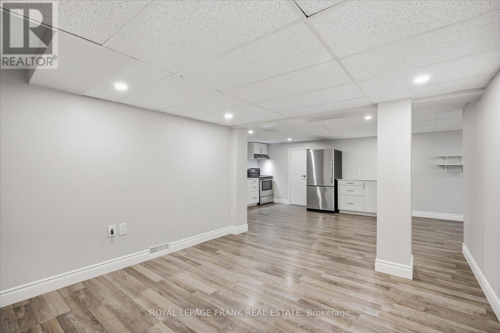 












1186 RAVINE ROAD

,
Oshawa (Lakeview),




Ontario
L1H4E2

