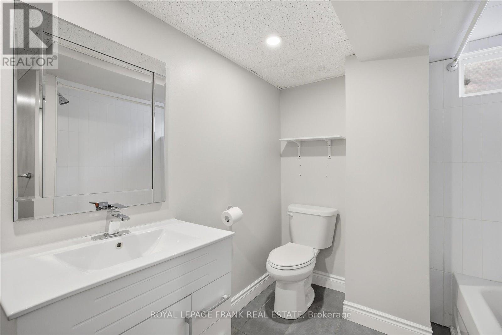 












1186 RAVINE ROAD

,
Oshawa (Lakeview),




Ontario
L1H4E2

