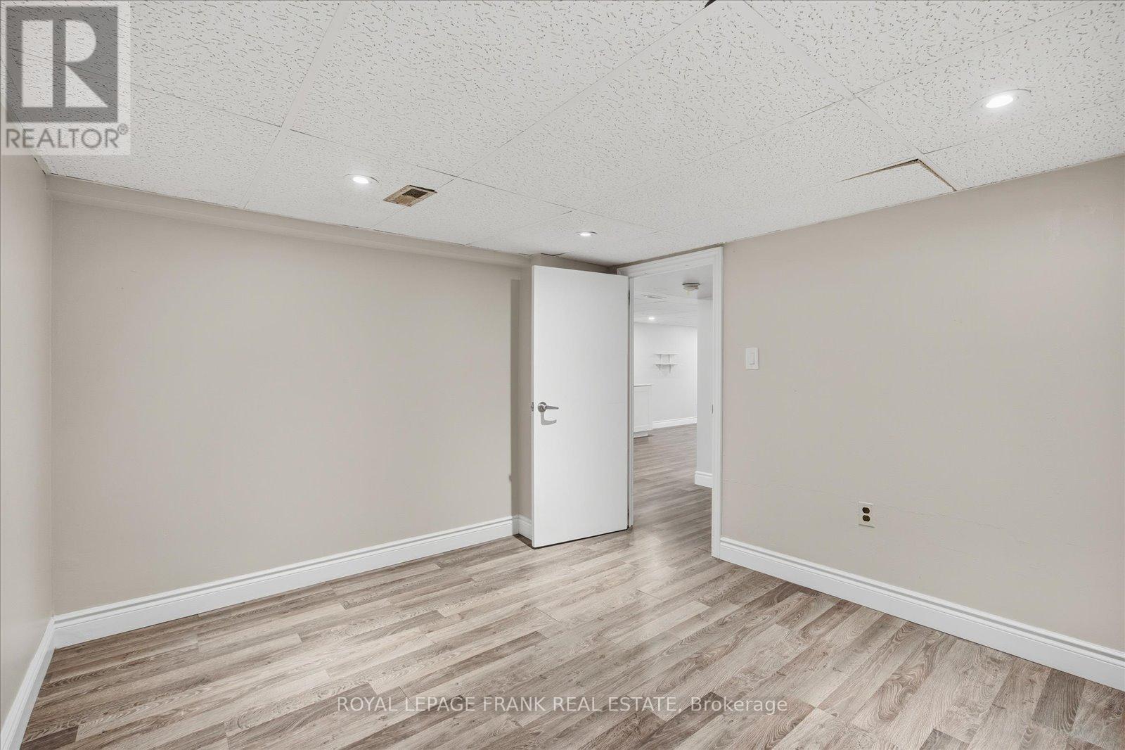 












1186 RAVINE ROAD

,
Oshawa (Lakeview),




Ontario
L1H4E2

