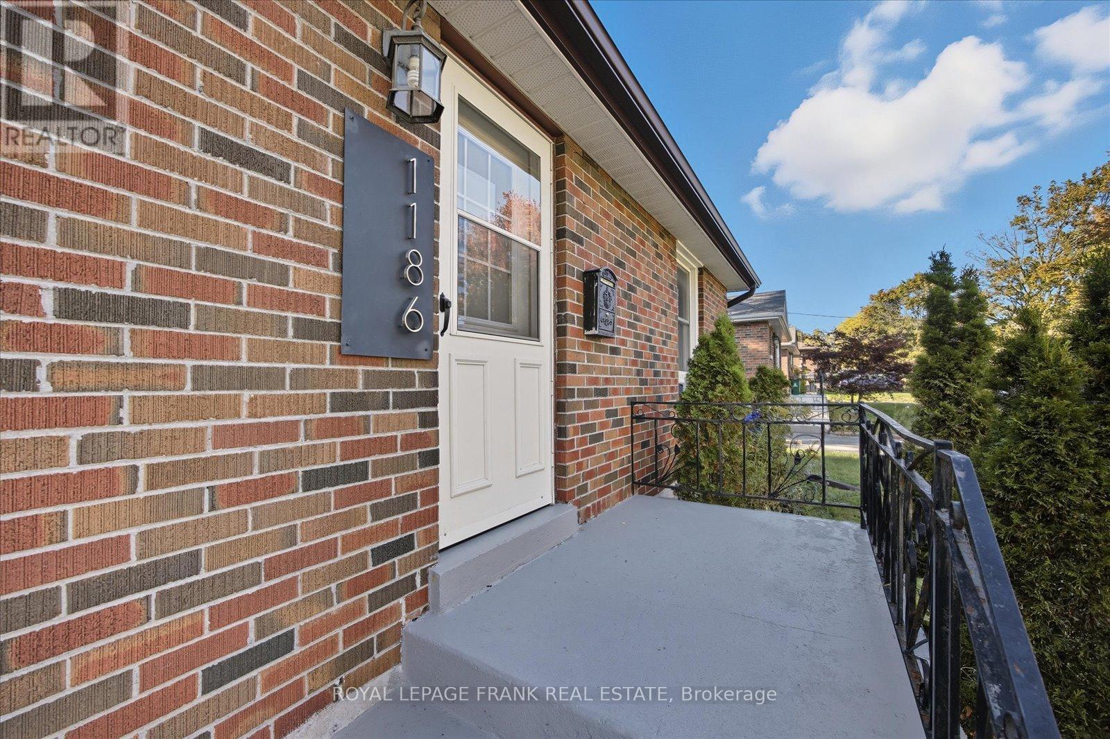












1186 RAVINE ROAD

,
Oshawa (Lakeview),




Ontario
L1H4E2

