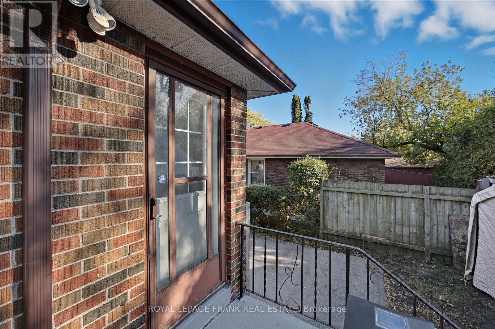 












1186 RAVINE ROAD

,
Oshawa (Lakeview),




Ontario
L1H4E2

