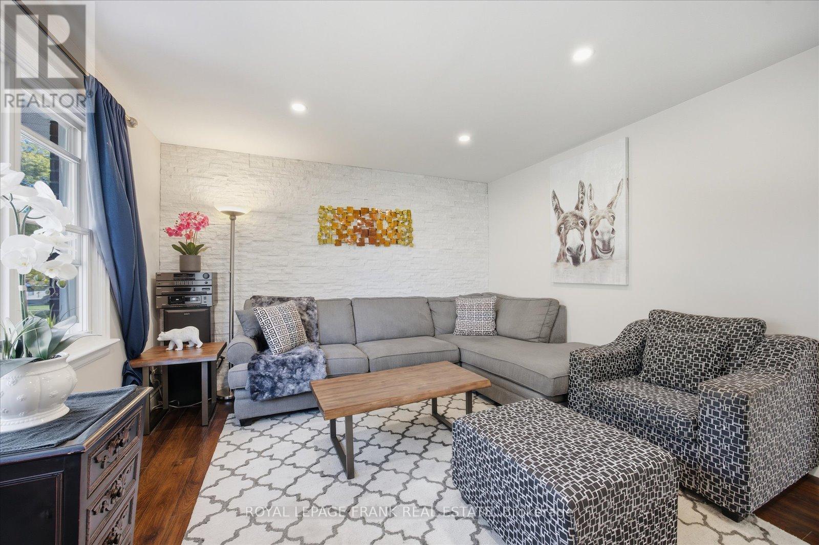 












1186 RAVINE ROAD

,
Oshawa (Lakeview),




Ontario
L1H4E2

