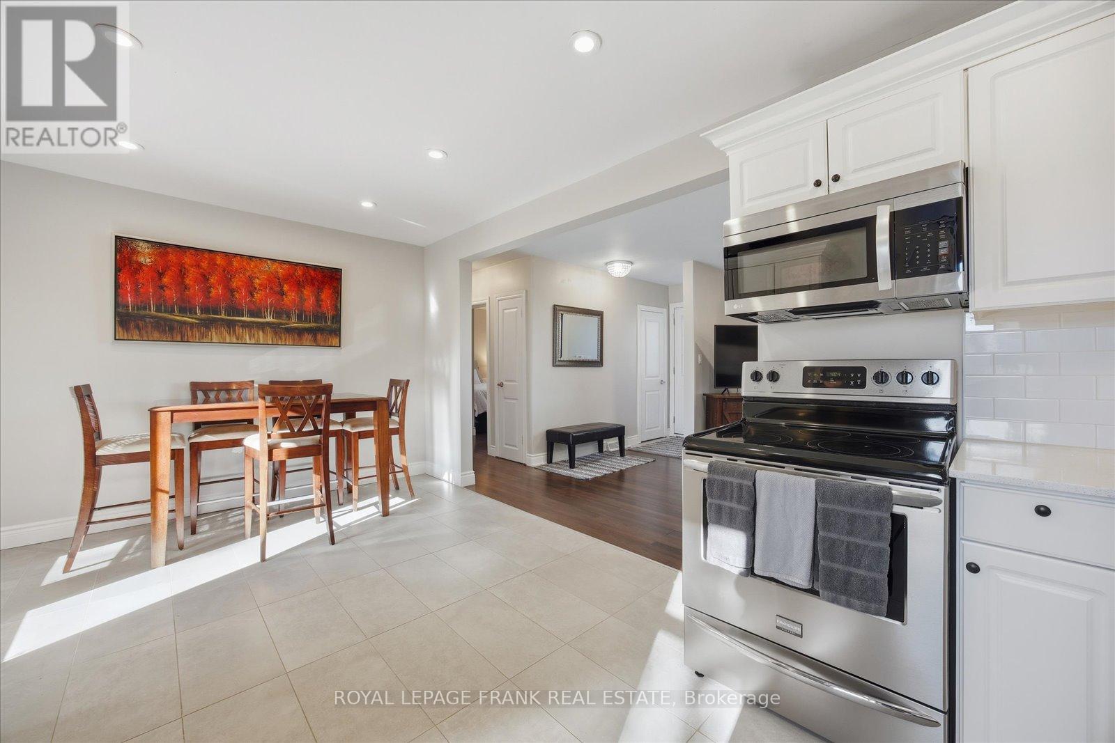












1186 RAVINE ROAD

,
Oshawa (Lakeview),




Ontario
L1H4E2

