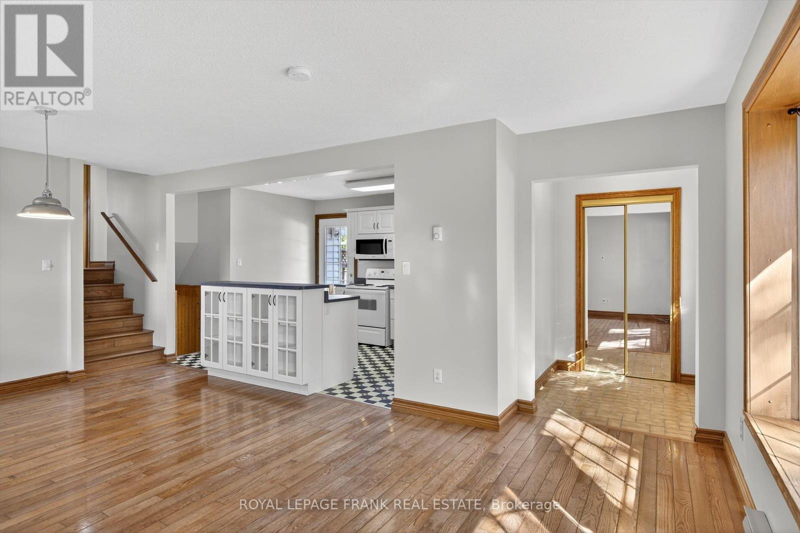 












20 COLBOURNE ST STREET

,
Selwyn,




Ontario
K0L2H0

