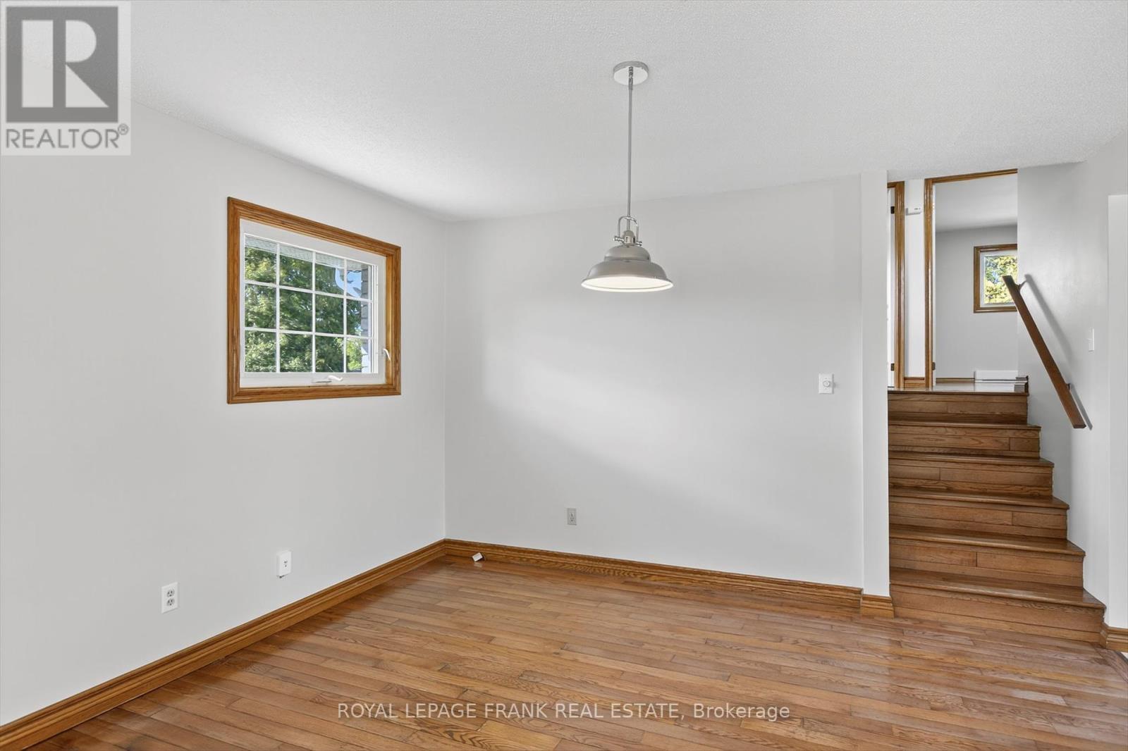 












20 COLBOURNE ST STREET

,
Selwyn,




Ontario
K0L2H0

