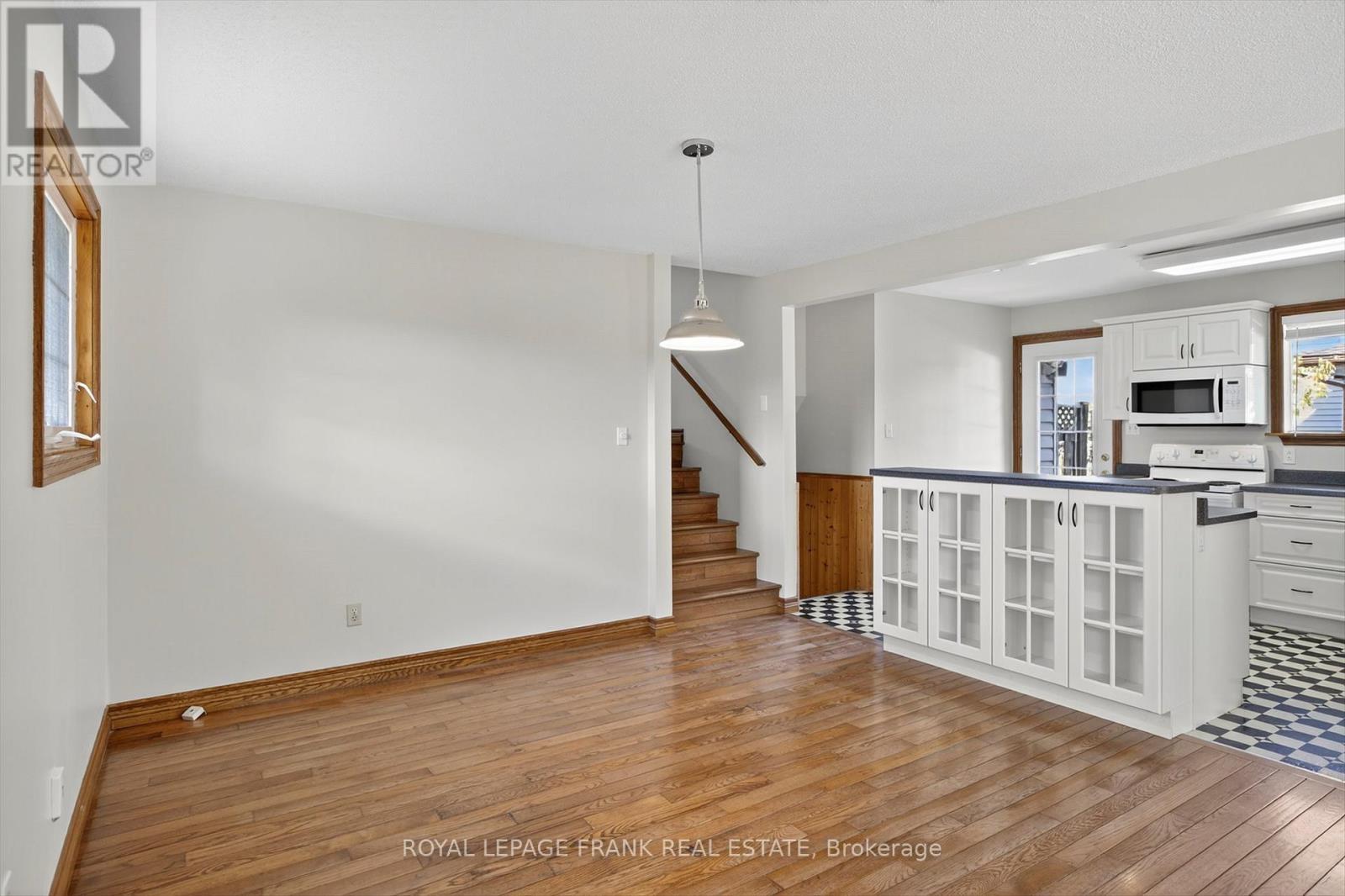 












20 COLBOURNE ST STREET

,
Selwyn,




Ontario
K0L2H0


